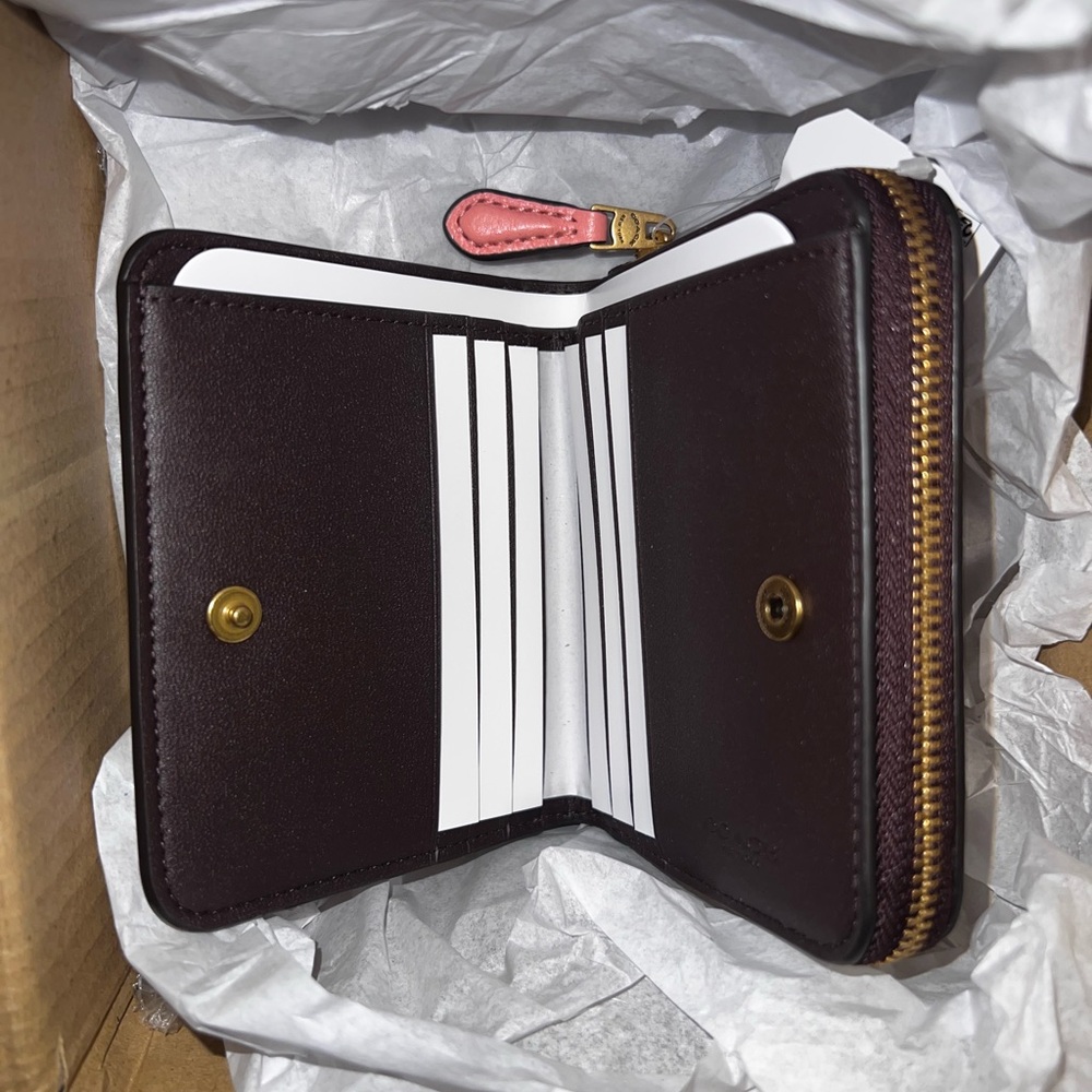 Billfold Wallet In Colorblock - Picture 2 of 6